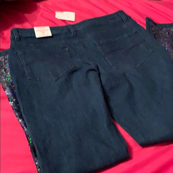 Jeans - Picture 2 of 3